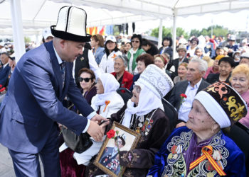 Нурланбек Шакиев: «Кандуу жылдардын азабын тарткан бардык каармандарга таазим этебиз»