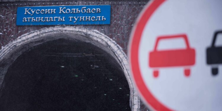 Төө-Ашууда тоннелде 10 күнгө унаалардын өтүүсүнө маал-маалы менен чектөө киргизилет