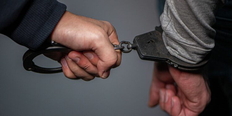 Санкт-Петербургда кыргызстандык аял кызына ыдык көрсөтүлгөнүн билдирген