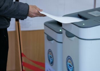 Бишкектеги Ленин райондук округу боюнча шайлоо башталды