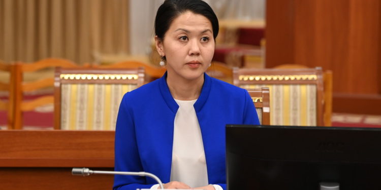 Жогорку Кеңеш акыйкатчы Атыр Абдрахматованы кызматтан мөөнөтүнөн мурда бошотууга макулдук берди