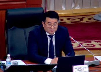 «Терикпеңиз». Вице-спикер Сыдыгалиев менен депутат Мадумаров бир сөздүн айынан айтышты