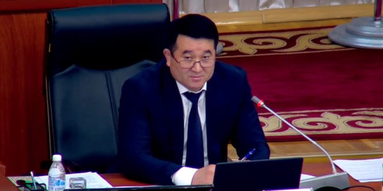 «Терикпеңиз». Вице-спикер Сыдыгалиев менен депутат Мадумаров бир сөздүн айынан айтышты