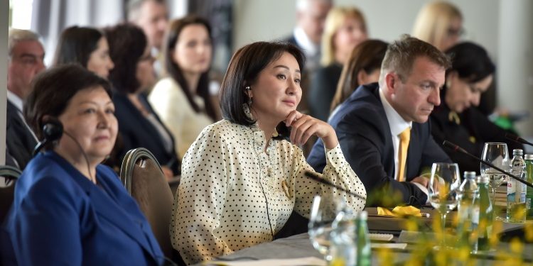 Айгүл Жапарова: «Кыргызстанда балдардын семирүүсүн алдын алуу боюнча иш-чаралар жүргүзүлүп жатат»