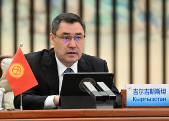 “Бай болгуң келсе, жол сал”. Садыр Жапаров “Кытай – Кыргызстан – Өзбекстан” темир жолун куруунун маанилүүлүгүн белгиледи