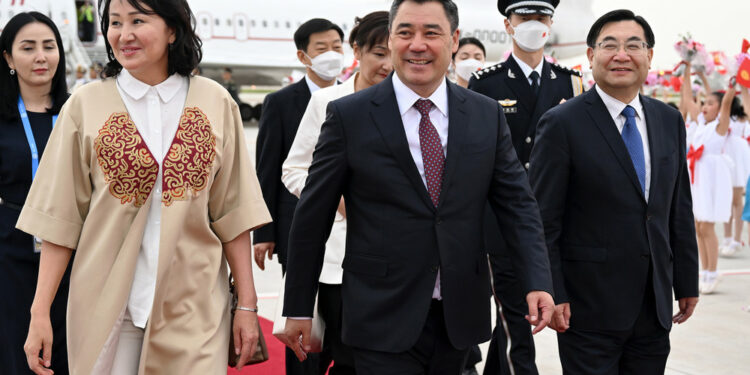 Кыргызстан менен Кытай 1 миллиард доллардан ашык суммадагы келишимдерди түзүштү