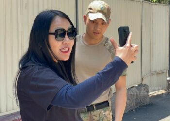 УКМКнын алдына вице-мэрди колдоп барып, уруш чыгарган аялга кылмыш иши козголду