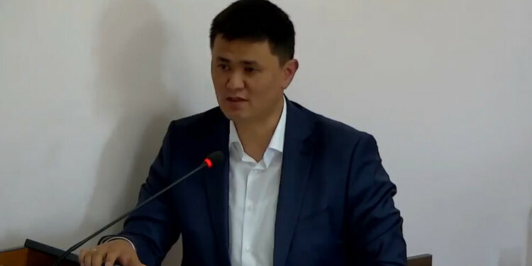 Бишкек шаардык кеңештин сессиясына вице-мэр Нурдан Орунтаев келди