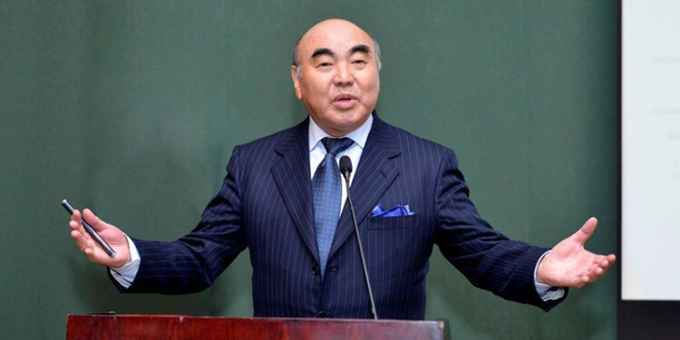 Министрлик: Аскар Акаевдин ЖОЖдорго өтө турган лекциялары өтпөй турган болду