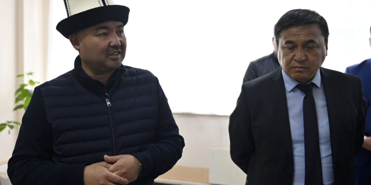 Төрага Нурланбек Шакиев Кемин районундагы айрым мектептердин абалынан кабар алды