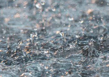 Баткенде мөндүр аралаш катуу жаан жаады