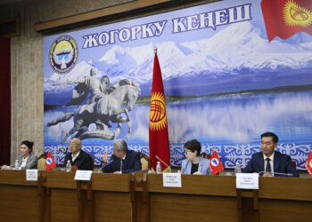 «Бүтүн Кыргызстан» сөз эркиндигинин азыркы абалы тууралуу маселени талкуулады