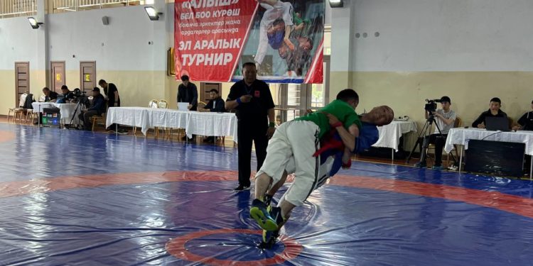 «100дөн ашуун спортчу катышат». Ошто «Алыш» белбоо күрөшү боюнча эл аралык мелдеш башталды