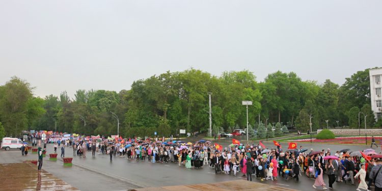 Ошто эмгекчилер күнүнө карата жөө жүрүшү өттү (видео)