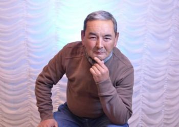 Назым Мендебаировдун агасы, Нарын театрынын режиссёру Шамбет Мендебаиров көз жумду