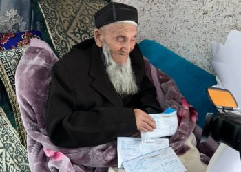 Базар-Коргон районундагы 98 жашка чыккан ардагерге 100 миң сом тапшырылды