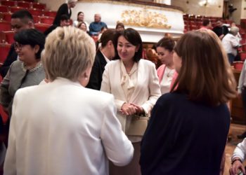 Айгүл Жапарова «Виват, рояль!» гала-концертинин ачылышына катышты