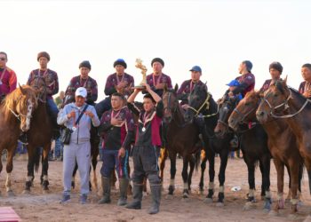 Жеңиш кубогу-2023: Чемпион болгон “Достук” командасына 700 миң сом тапшырылды