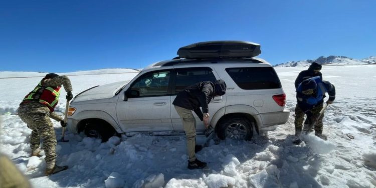 Соң-Көл жайлоосуна кетип, байланышка чыкпай жаткан канадалыктар куткарылды