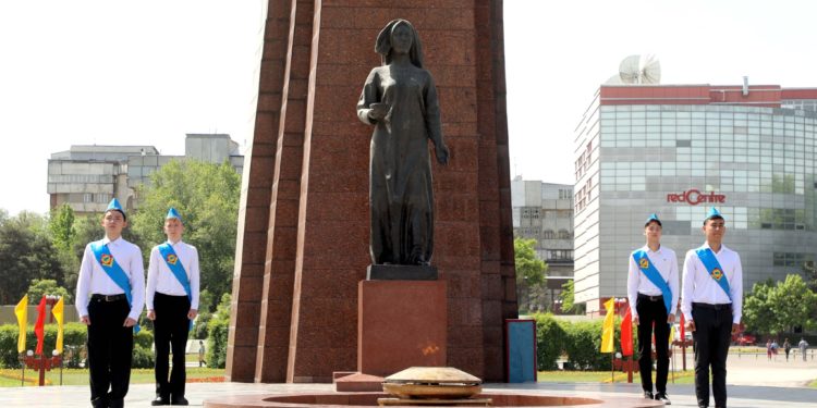 Бишкекте «Эстелик Вахтасы» акциясы өтүп жатат