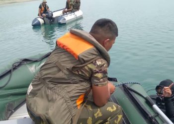 Баткендеги суу сактагычка чөгүп кеткен өспүрүмдү 100гө чукул адам издеп жатат