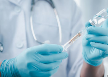 12-майдан тарта чет элдиктер АКШга коронируска каршы эмдөөсүз барса болот