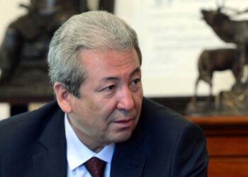 Спикер Адахан Мадумаровго кайсы айыптар тагылганын окуп берди