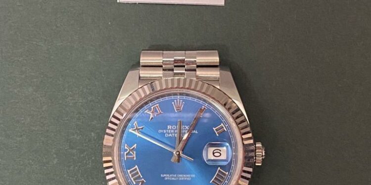 «Манас» аэропортунда 2,3 миллион сомдук ROLEX сааттары аныкталды