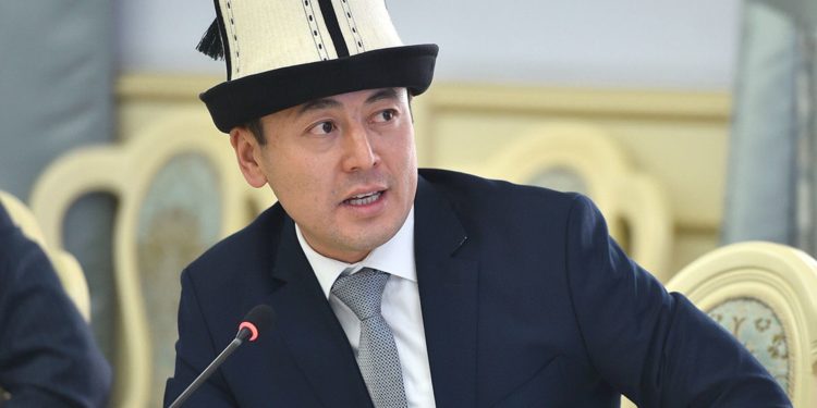 «Эмнеге элдин канын ичет?». Депутат банктар тоноп жатканын айтты