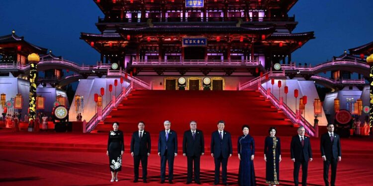Сиань шаарында Борбор Азия өлкө лидерлеринин КЭР төрагасы Си Цзиньпин менен учурашуу аземи болду