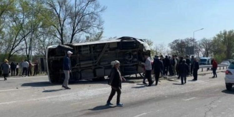 «Манас» аэропортуна бараткан жолдогу кырсыкта жабыркаган окуучу ооруканадан чыкты