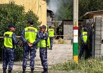 Дмитриевкадагы атып өлтүрүлгөн жаран жашаган үйдүн ээси: «Бир кишини кармаш үчүн үйгө 4 граната ыргытышты»