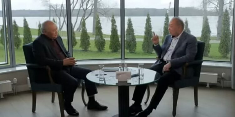 Депутат: «Качкын президенттен маек алган Кадыр Кошалиевдин Курултайдын төрагасы болгонго укугу жок»