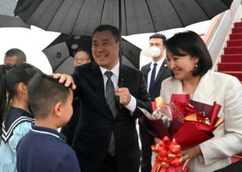 Садыр Жапаров менен Айгүл Жапарова Пекин шаарына барды (сүрөт)