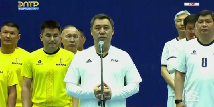 Бишкекте Садыр Жапаров баштаган футболдук турнир өтүп жатат