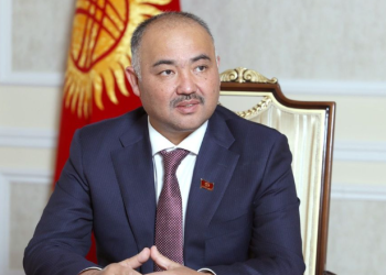 Нурланбек Шакиев Азербайжанга иш сапары менен кетти. Аны кайсы депутаттар коштоп жүрөт?