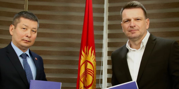 «Бизде чоң пландар бар». Футбол боюнча кураманын башкы машыктыруучусу менен келишим түзүлдү