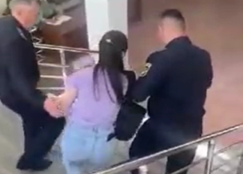 Бишкекте журналистти соттон күч менен алып чыгышты. Сот департаменти эмне дейт?