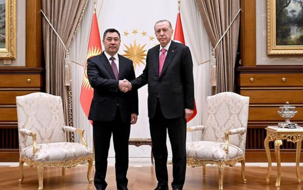 Садыр Жапаров Эрдоганды шайлоодогу жеңиши менен куттуктады