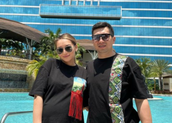 Ырчы Азалия менен жолдошу АКШда үйлүү болгонун сүйүнчүлөдү