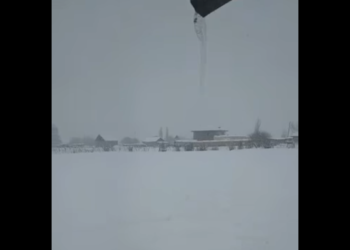 «Калыңдыгы 20 сантиметрден ашты». Нарында кар жаап жатат (видео)