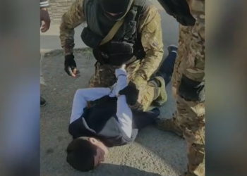 Милиция Чүйдө блогерди кармоо учурундагы видео менен бөлүштү