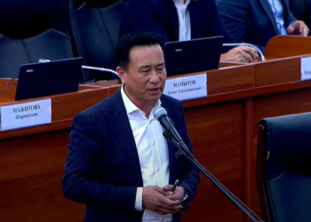 Депутат: «Акылбек Жапаровду ушунчалык жаман көрчүмүн, азыр күчтүү адам экенине ынандым»