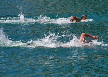 «Суу шалаакылыкты кечирбейт». Сууга түшүүдөгү коопсуздук эрежелерин эске салабыз