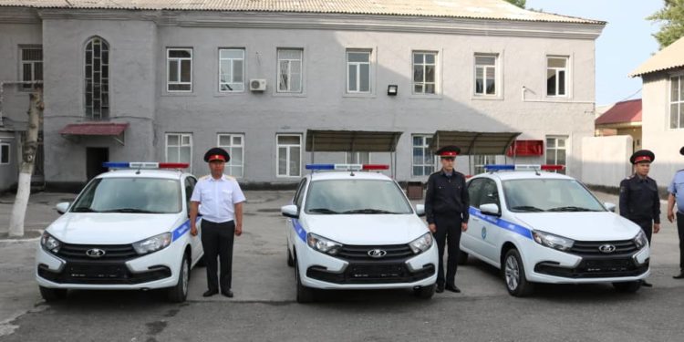 Жалал-Абад ОИИБде жаңы кызматтык унаалар 3 бөлүмгө тапшырылды