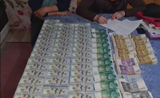 Ошто мыйзамсыз иштеген кумаркана аныкталып, ээсинен пачкалаган акча табылды
