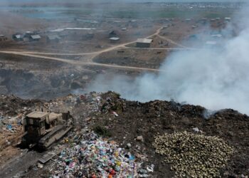 Депутат: «Таштанды полигондун үстүн жаап коюшту, газ чыгып жатат. Эртең жарылса эмне болот?»