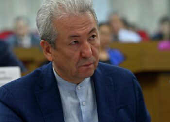 Мадумаров: «Жогорку Кеңеш макулдук берсе, соттон актала аласызбы?» деп сурашты»