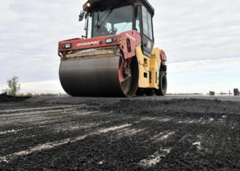 Министр: «Жаңы келген техникалар биринчи кезекте Ноокаттын жолун салууга жөнөтүлдү»