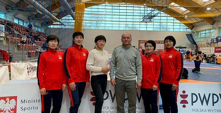 Кыз-келиндер күрөшү боюнча курама команда Дүйнө чемпионатына даярдык көрүп жатат